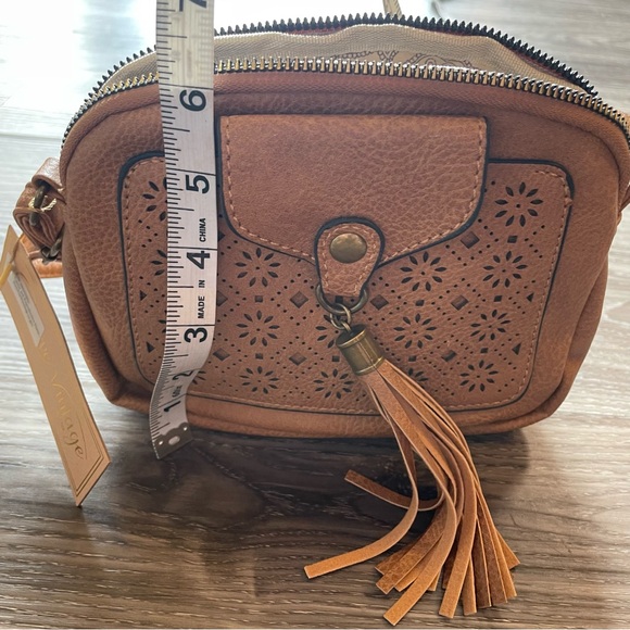 Revive VTG Vegan Faux Leather Small Crossbody Bag Tan Color, New.
Style 30-02385 - Picture 7 of 8